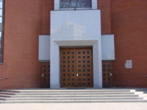 Schody blokowe i portal główny